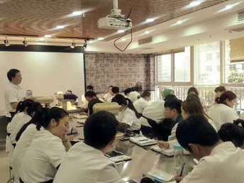 上海职业技术培训学校，培养新时代工匠的摇篮