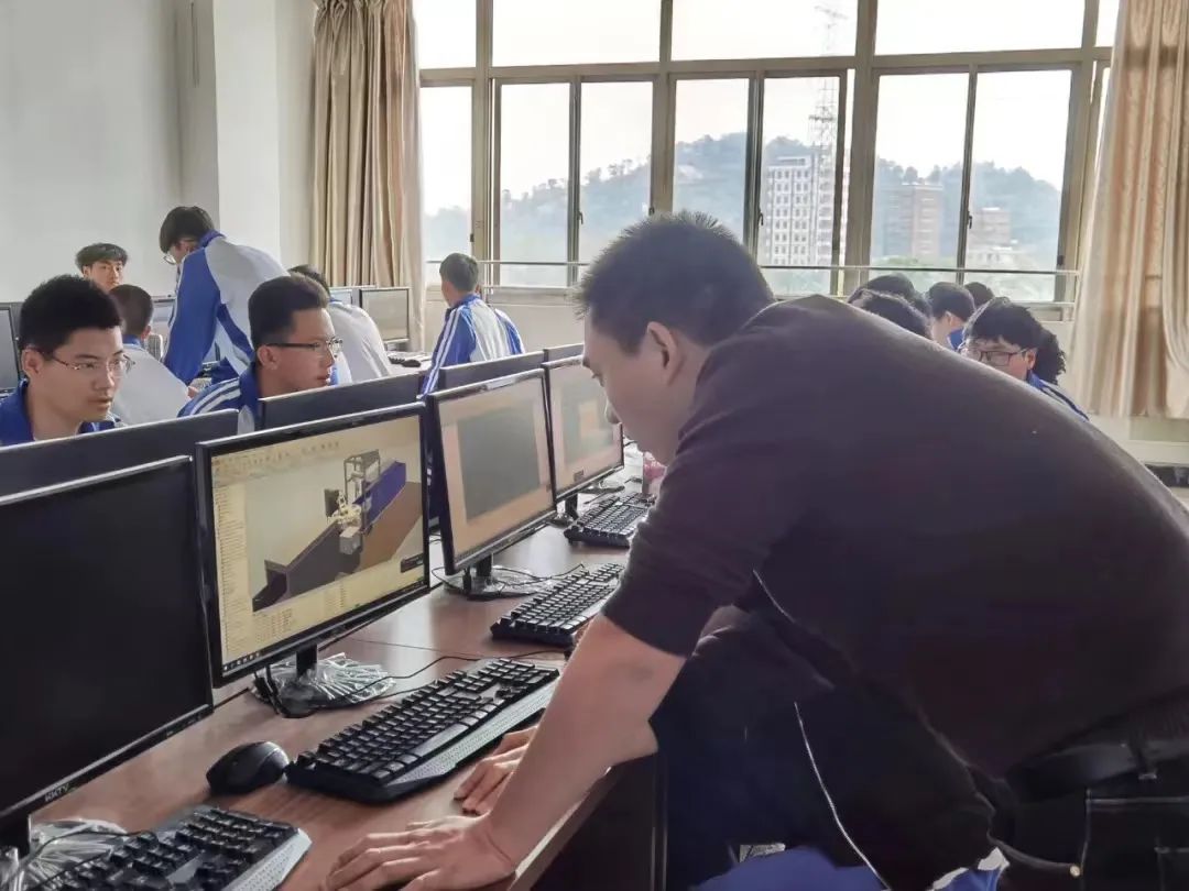 研训一体化助力共同成长——中博职校环球、普宁校区视频研训活动纪实