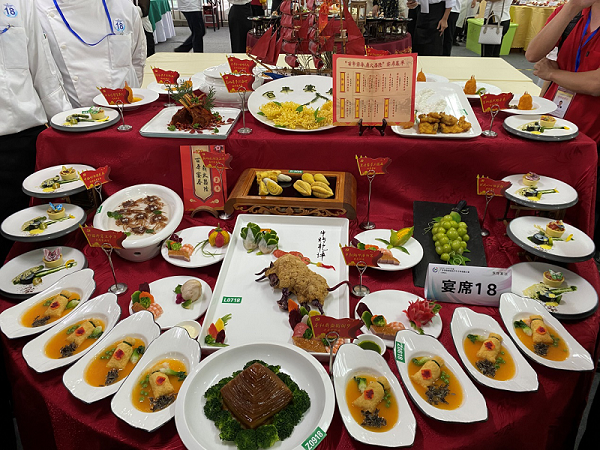 我校在广东省职业院校学生专业技能大赛（中职组）中式烹饪赛项中斩获佳绩