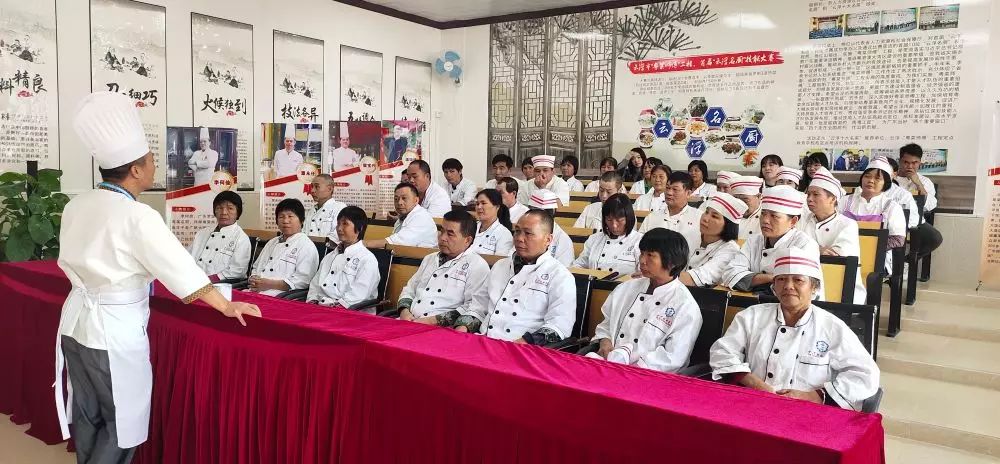 名厨进校园，匠心助成长——我校开展粤菜师傅何宏义大师进校园活动纪实