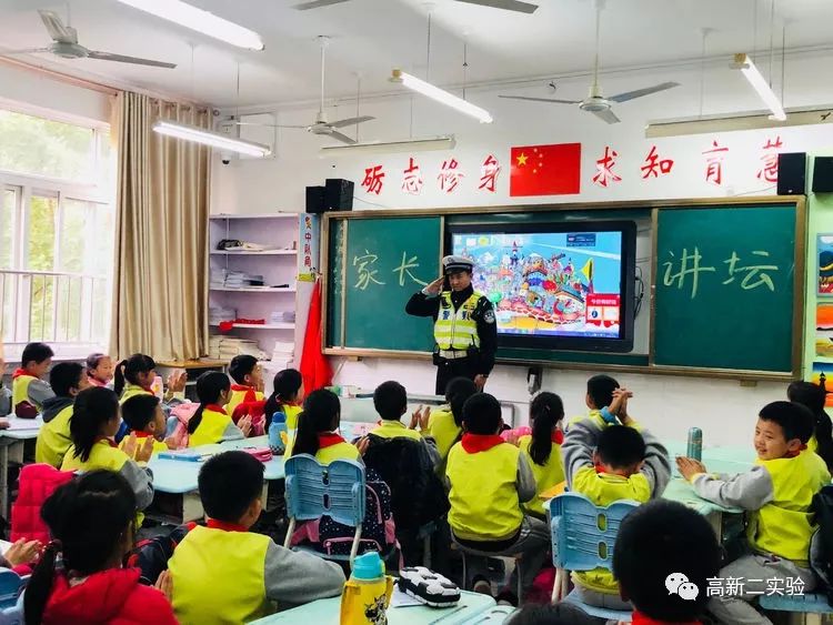 创设温度课堂，融合情感智慧，守护教育讲坛情怀