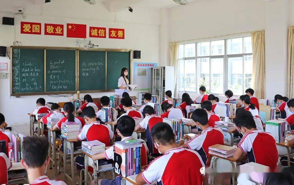 高考实验班在3+证书高考中取得辉煌成果，专科上线率百分之百