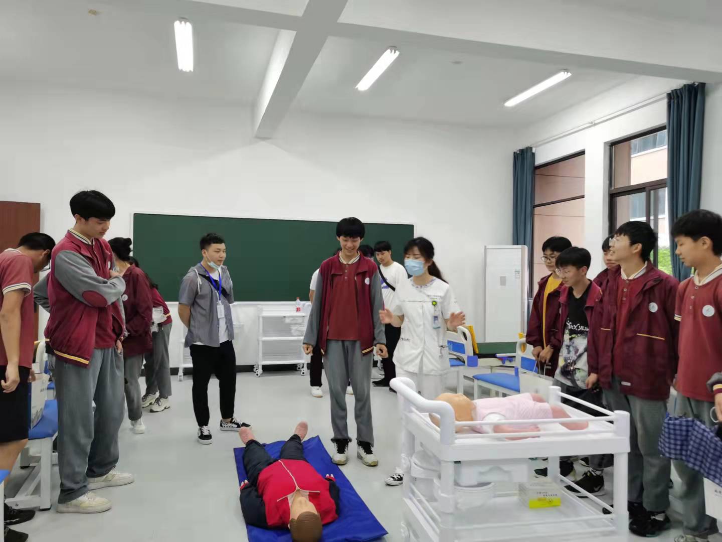男性职业技术培训学校，新时代工匠的培育摇篮