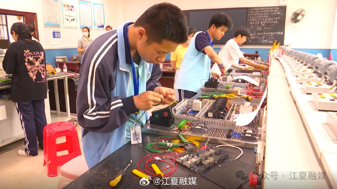 江夏职业技术培训学校，培养新时代人才的摇篮