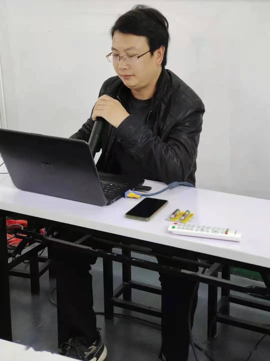 精华职业技术培训学校，培养新时代技术精英的摇篮