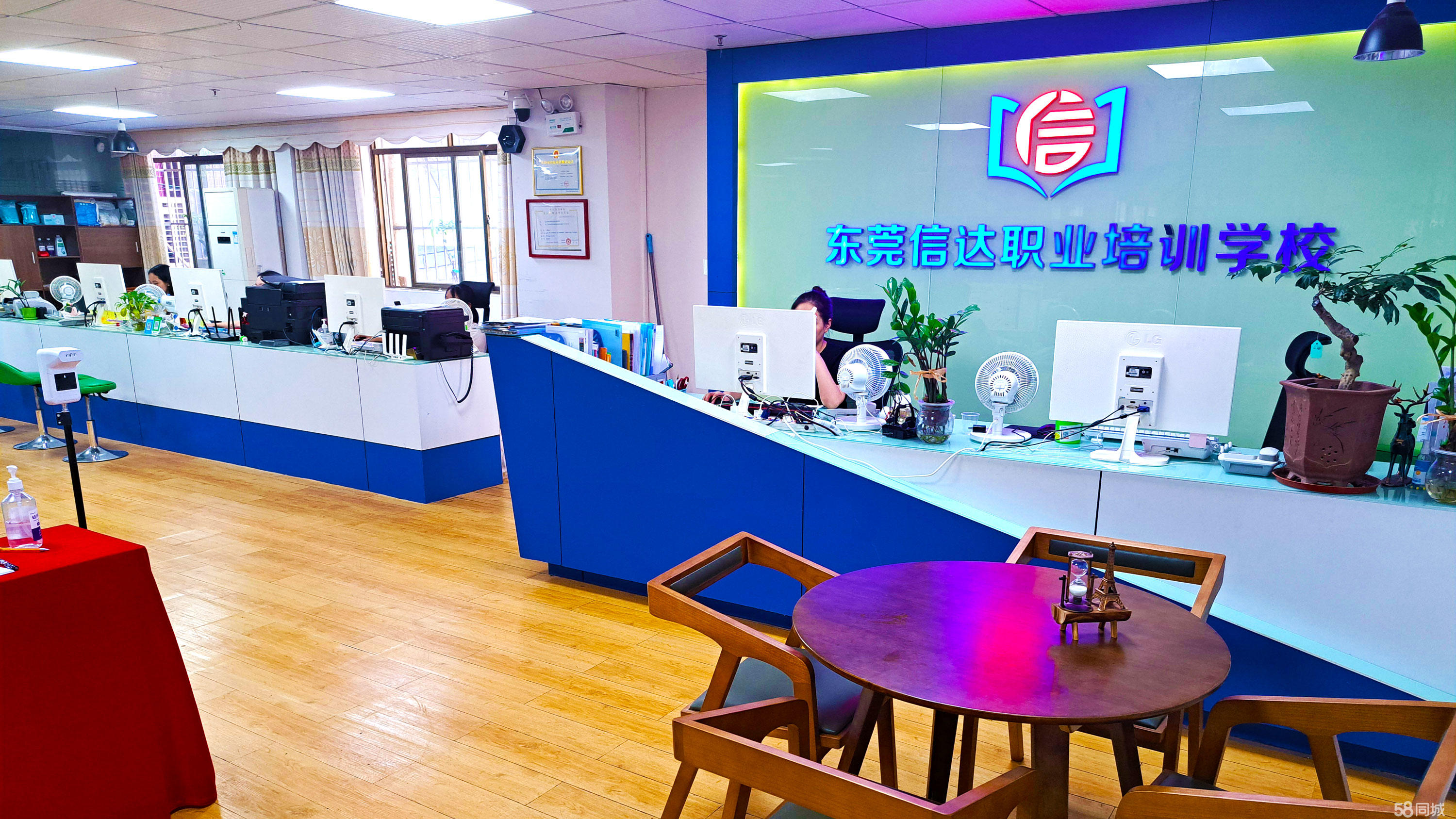 探索职业技术培训学校，图片与内涵的交织