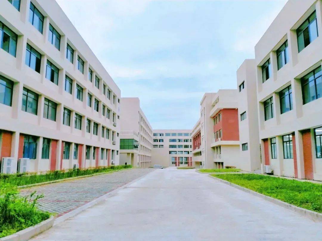 南充职业技术培训学校，培养新时代技术人才的摇篮