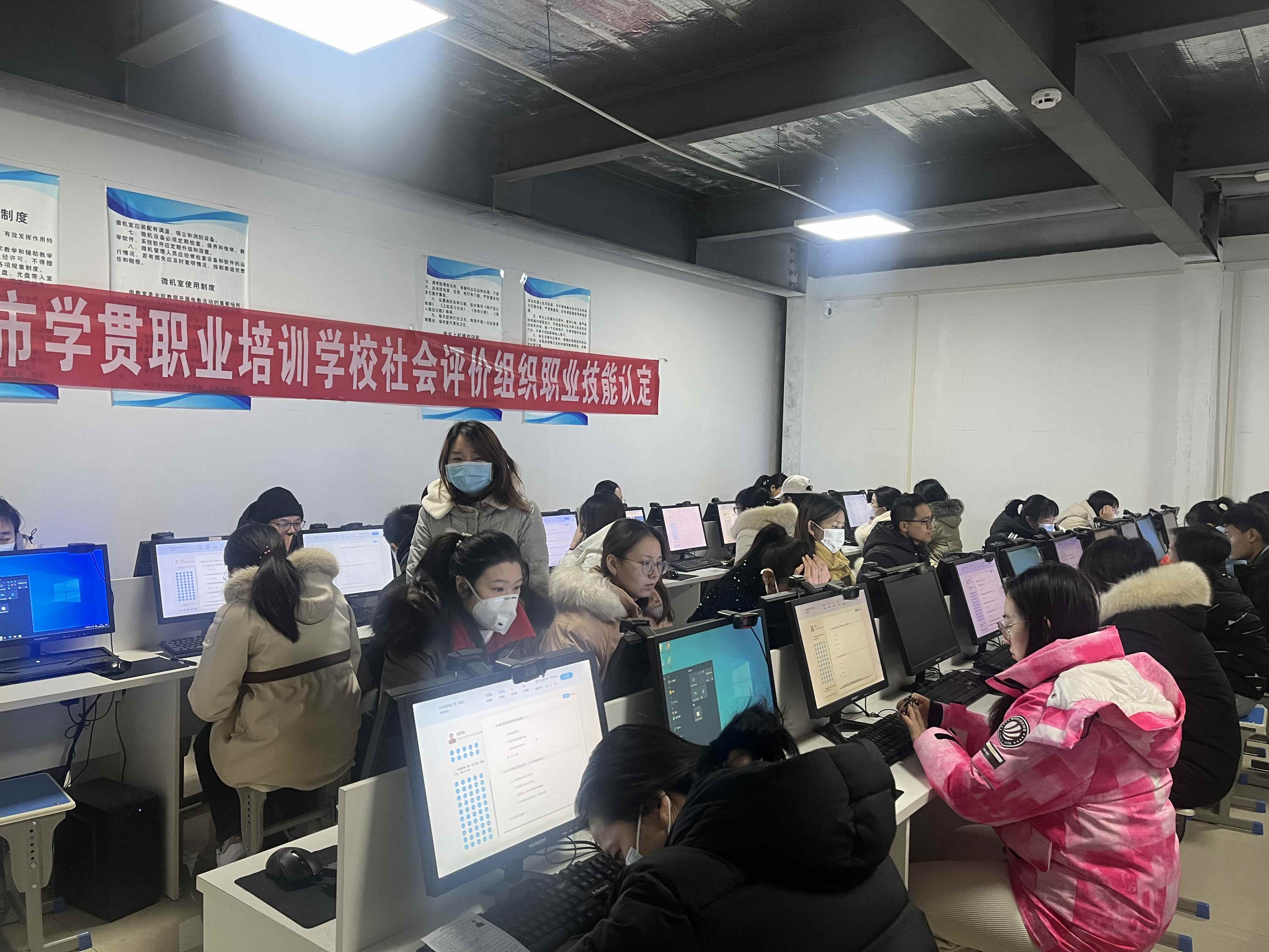 创办职业技术培训学校，培养新时代实用人才的摇篮