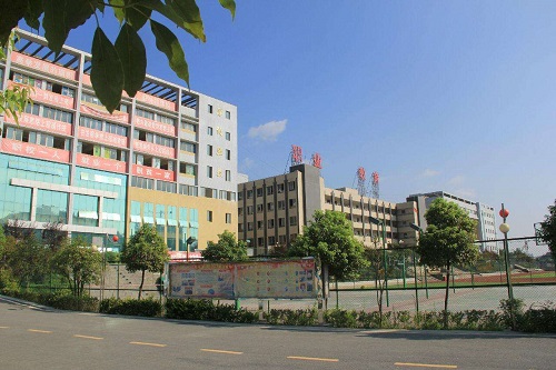 铜梁职业技术培训学校，新时代技术人才的摇篮之路