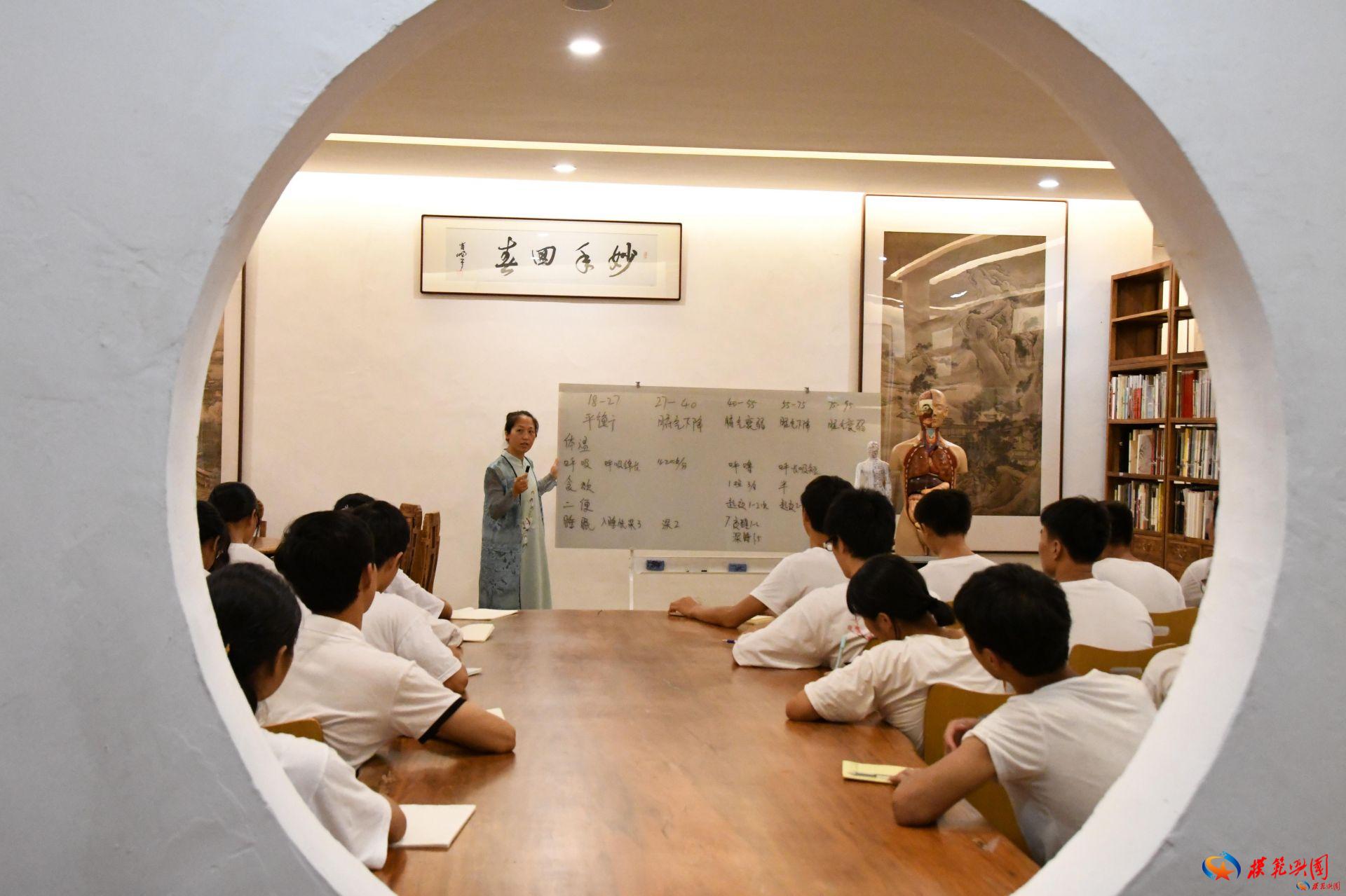 国脉职业技术培训学校，培养新时代技术人才的摇篮