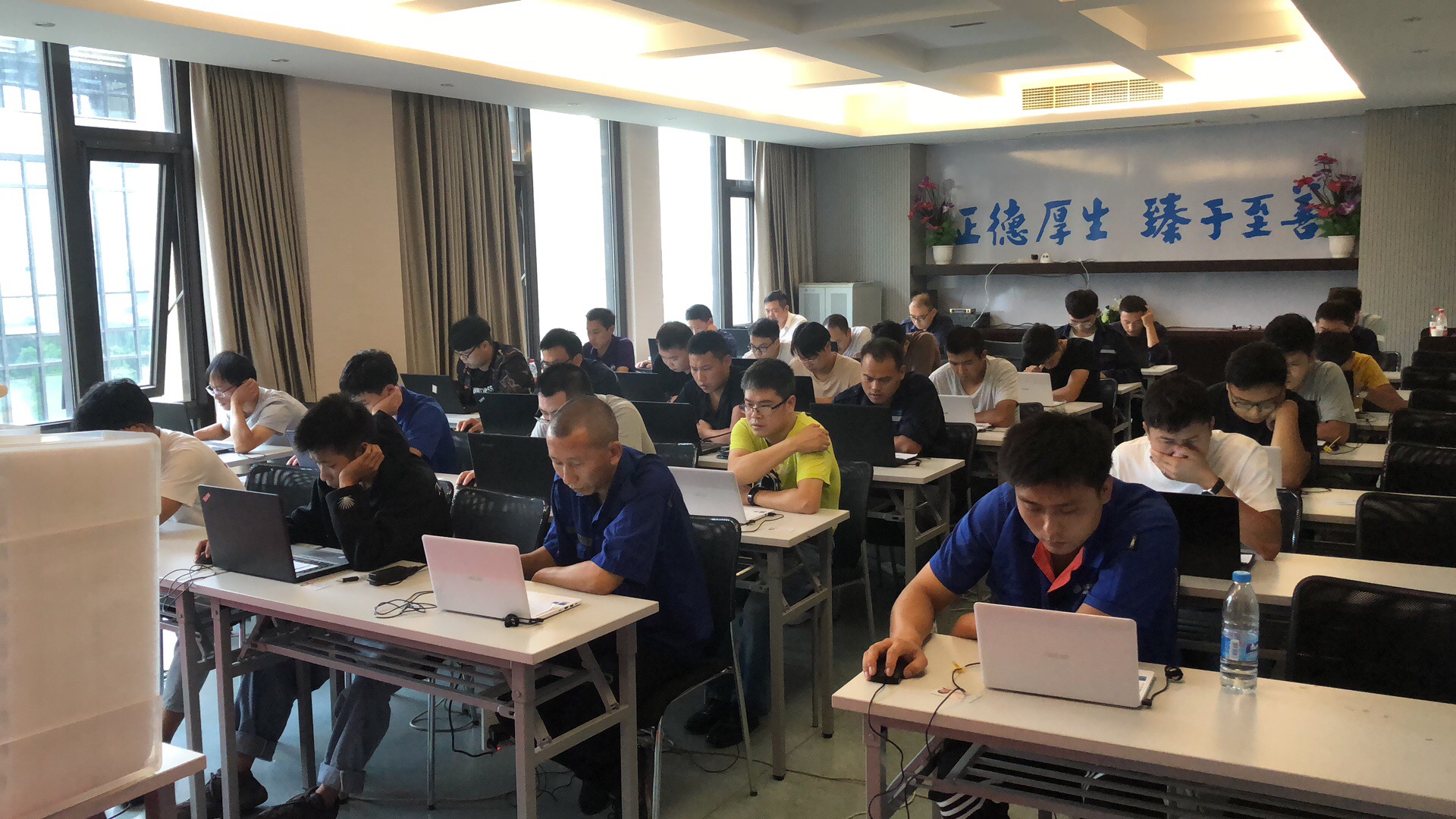 走进一流职业技术培训学校，探索卓越成长之路