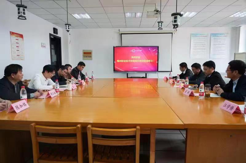 华江职业技术培训学校，培养实用人才的摇篮