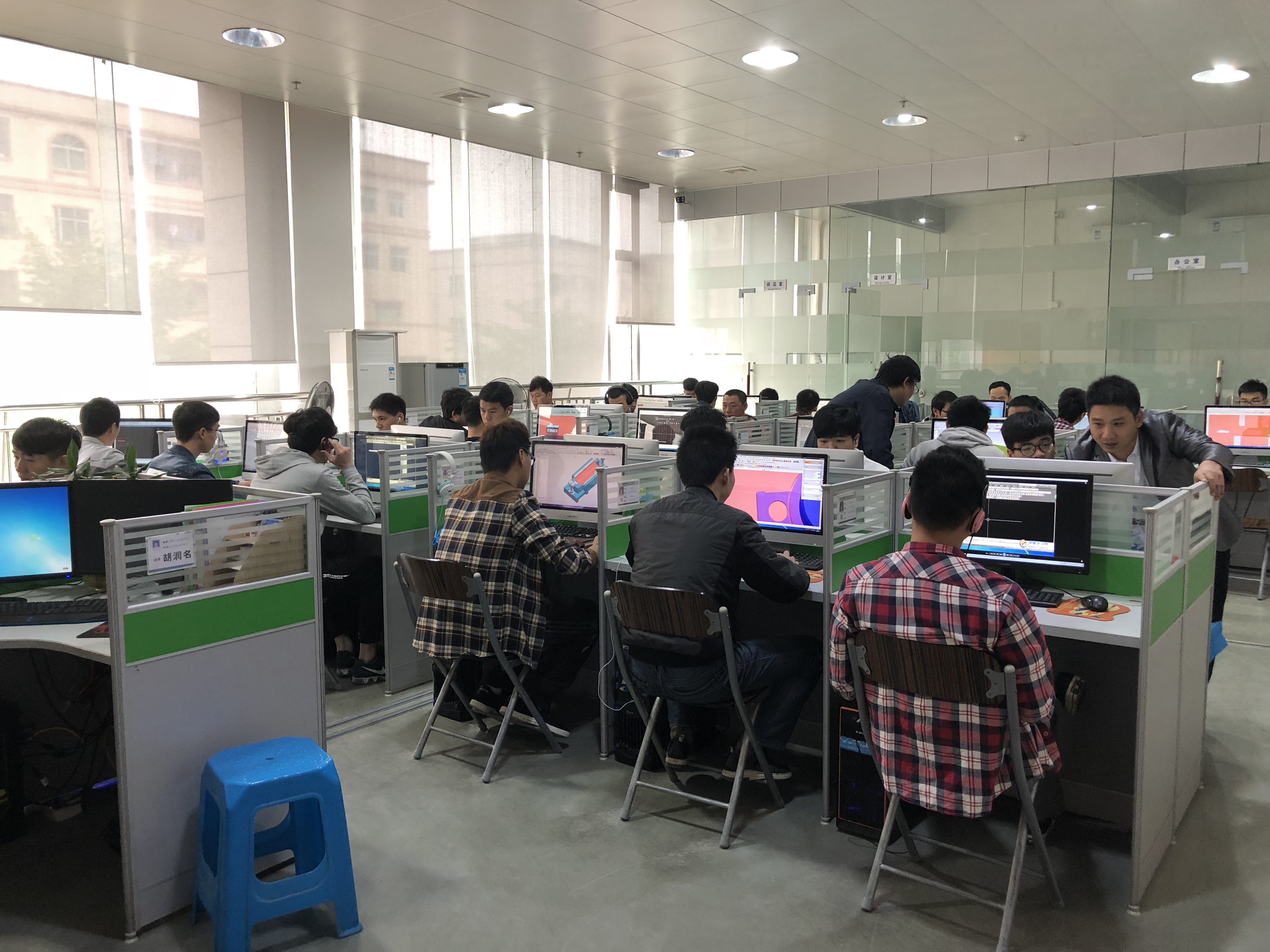 潇洒职业技术培训学校，新时代人才的摇篮之地