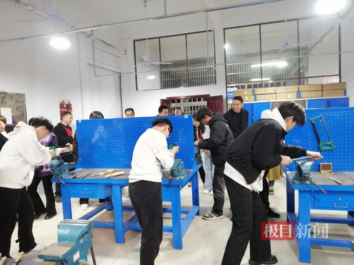 职业技术培训学校崇阳，新时代工匠的培育摇篮
