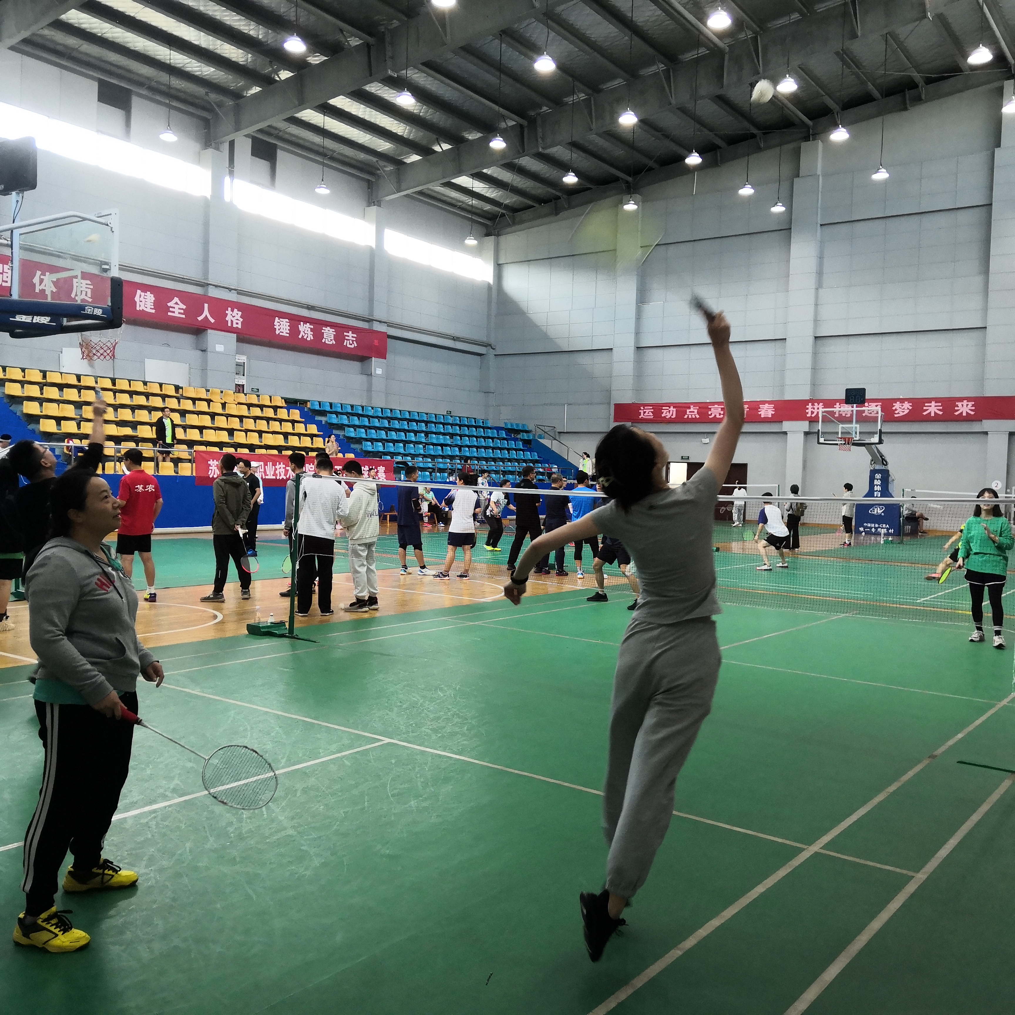 学校成功举办2025年教职工羽毛球比赛暨参加全区教职工羽毛球比赛选拔赛纪实