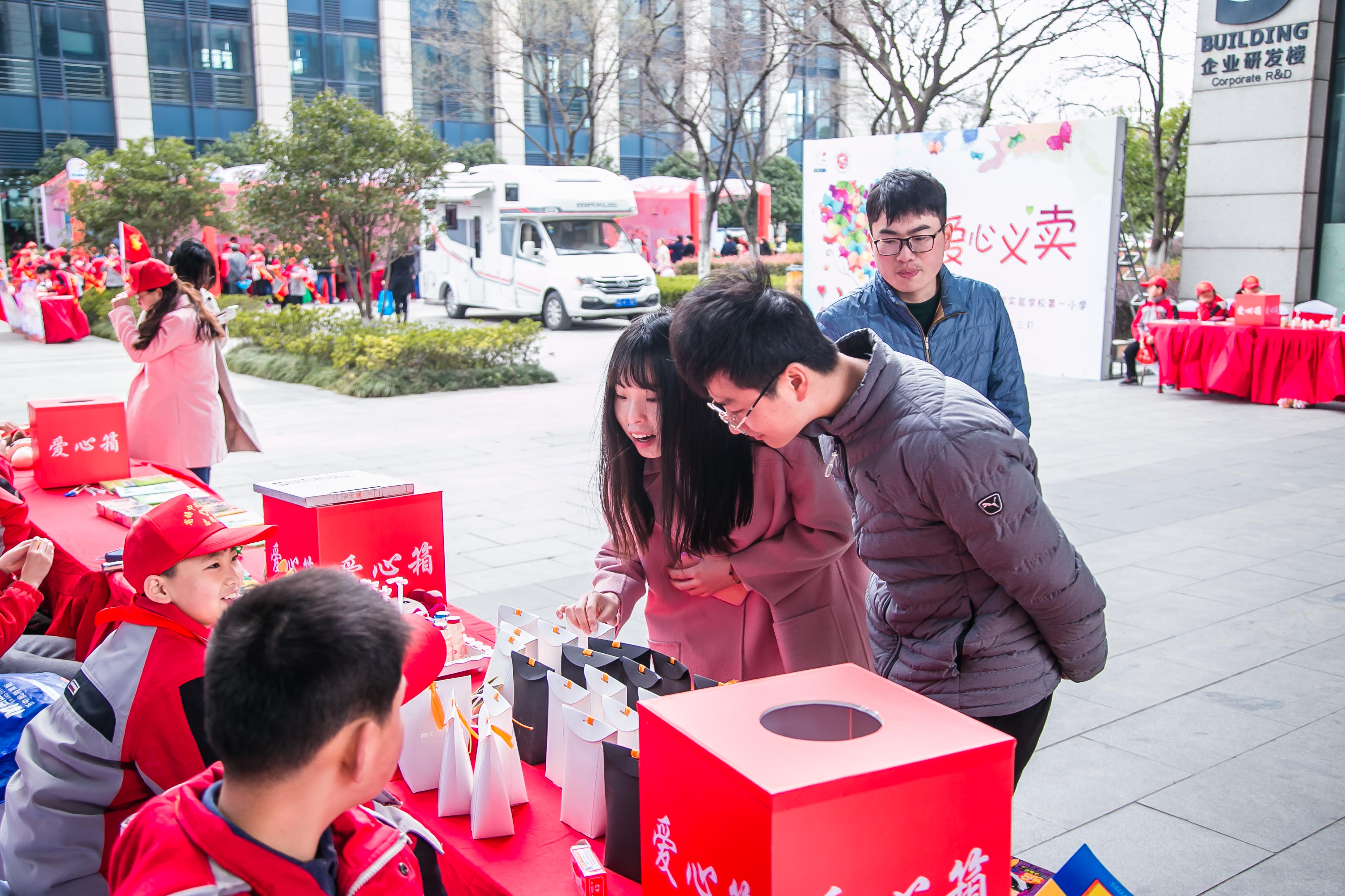 志愿服务在行动，激发文明实践新活力——学校开展XXXX年学雷锋志愿服务月活动纪实