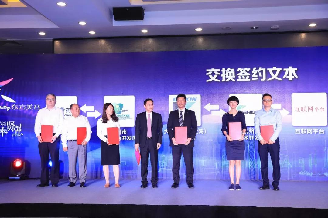 热烈祝贺2025年上海职业院校技能大赛高职组业财税融合大数据应用组赛项在我校隆重开赛