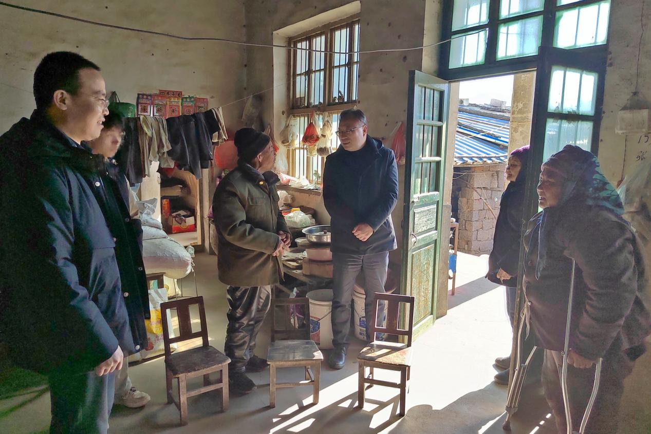 学校副校长阙勇平走访家庭经济困难学生，共筑未来，深化了解