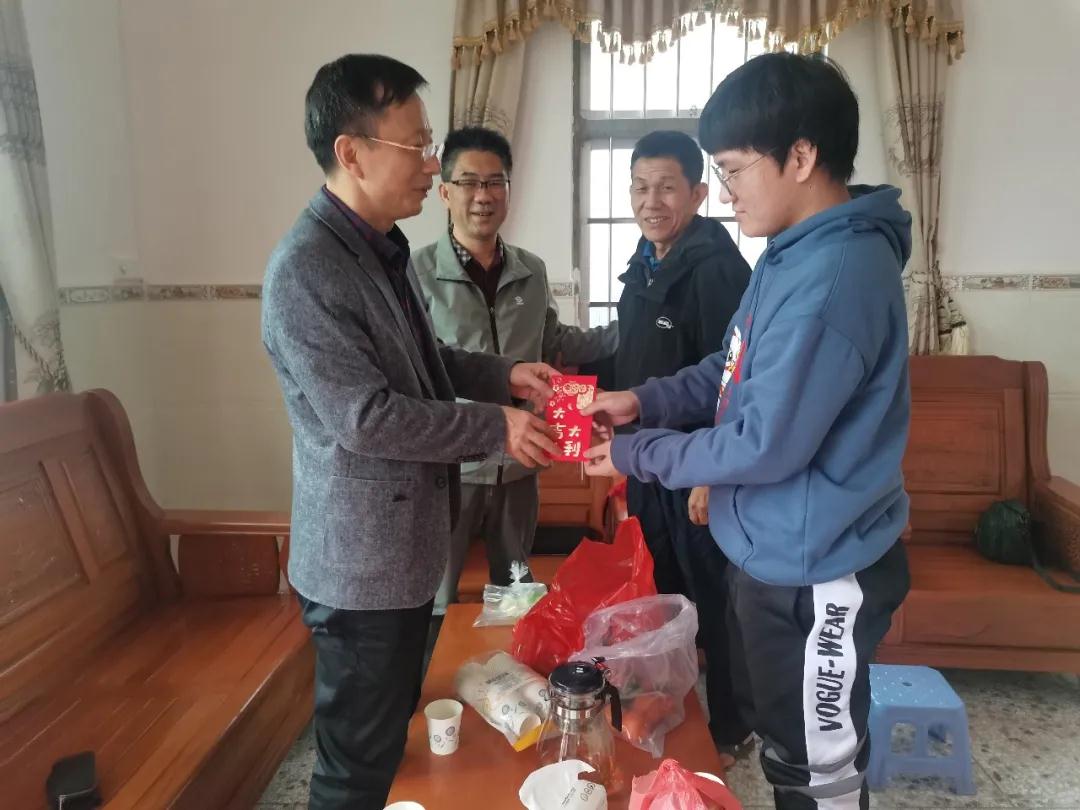 学校副校长阙勇平率队走访家庭经济困难学生——深化了解，共筑未来