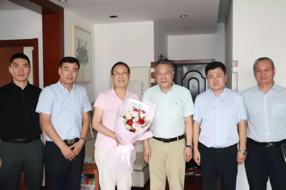 热烈庆祝第40个教师节——学校开展走访慰问活动纪实