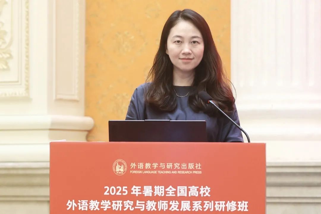 2025年度学校教学名师专访—粟卫红，在多重角色中潜心育人