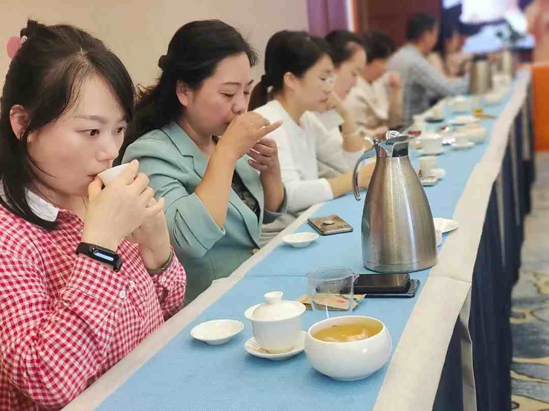 学校举办工作繁忙之际，工会暖心茶活动纪实，以茶续航，传递关怀