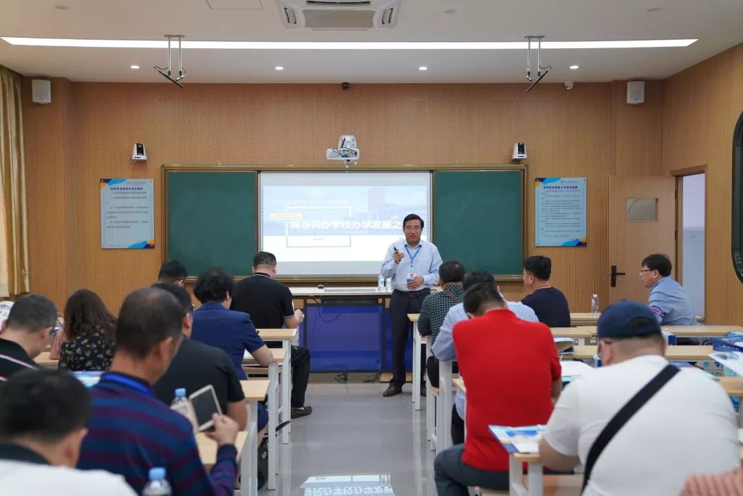 上海市武鸣区教育局到我校进行深度交流学习探讨