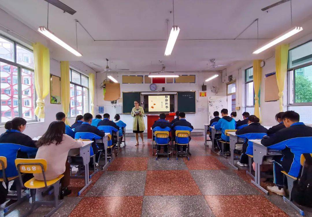 上海市武鸣区教育局到我校交流学习的深度探讨