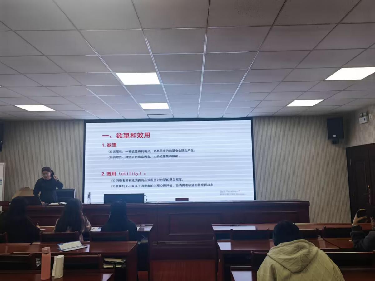 我院成功举办课程思政教学竞赛，推动思政教育与专业教学深度融合，开启思政新篇章