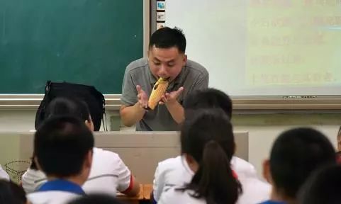 黄文静老师的十二年级中级初中语文课——《中秋节》